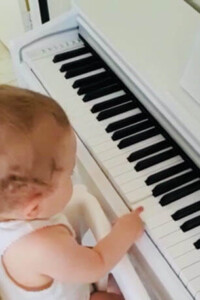 14 months old - White Keys