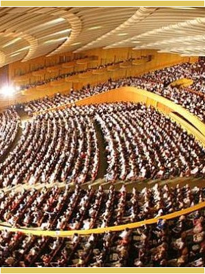 Playing for an audience of 3000<br>
Bucharest, Romania